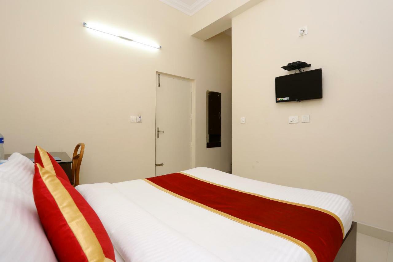Oyo 9118 Saravana Inn Thiruvananthapuram Exteriör bild